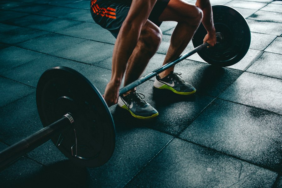 Personal trainer na academia do condomínio