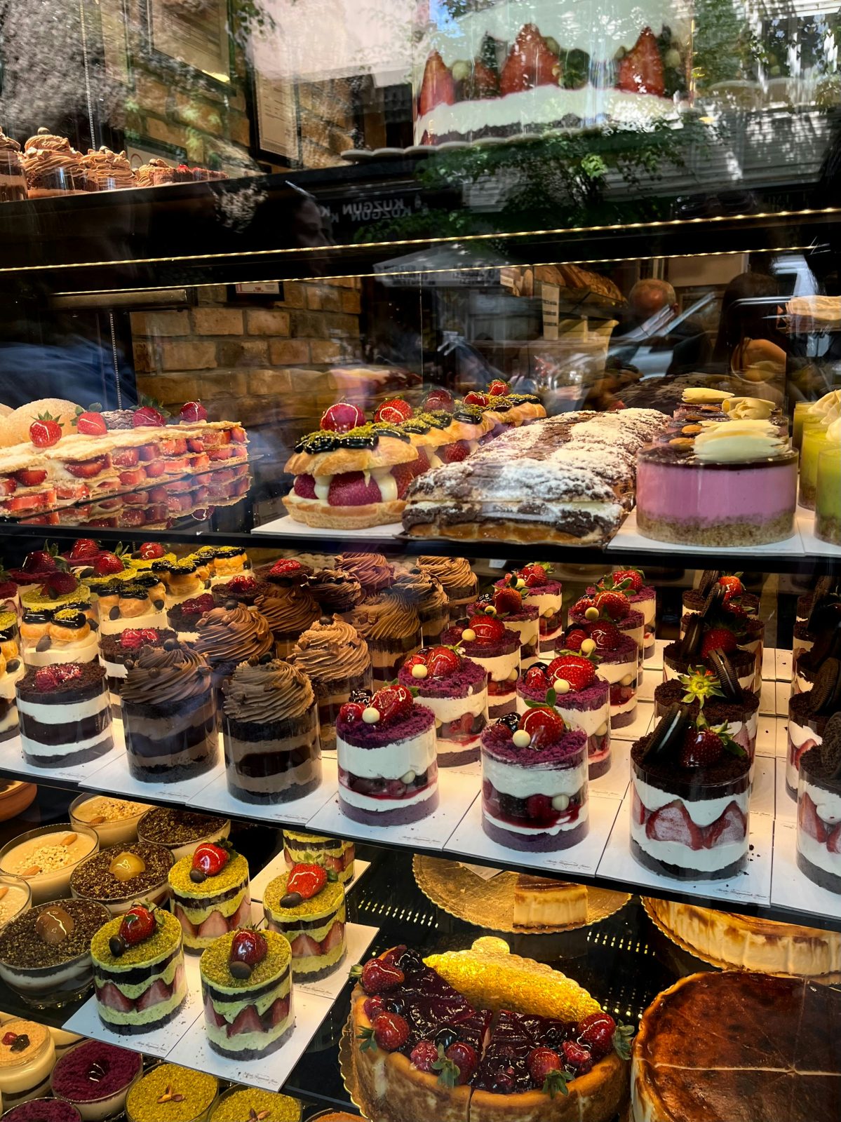 Bolos e doces para festas — encomende com antecedência